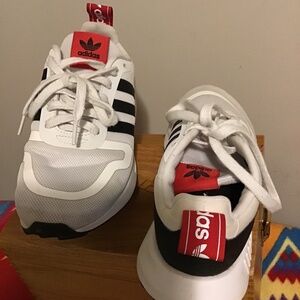 🔥Sale, Adidas, women’s size 4 1/2, great condition, see pictures, buy now🔥